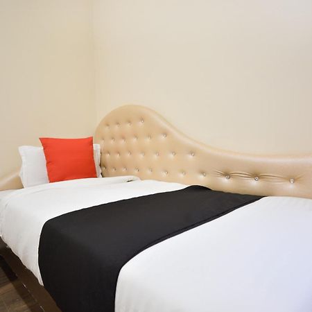 Capital O Moments Inn Amritsar Ngoại thất bức ảnh