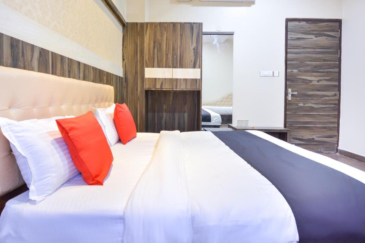 Capital O Moments Inn Amritsar Ngoại thất bức ảnh