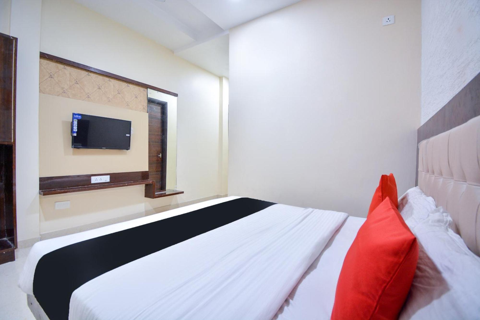 Capital O Moments Inn Amritsar Ngoại thất bức ảnh