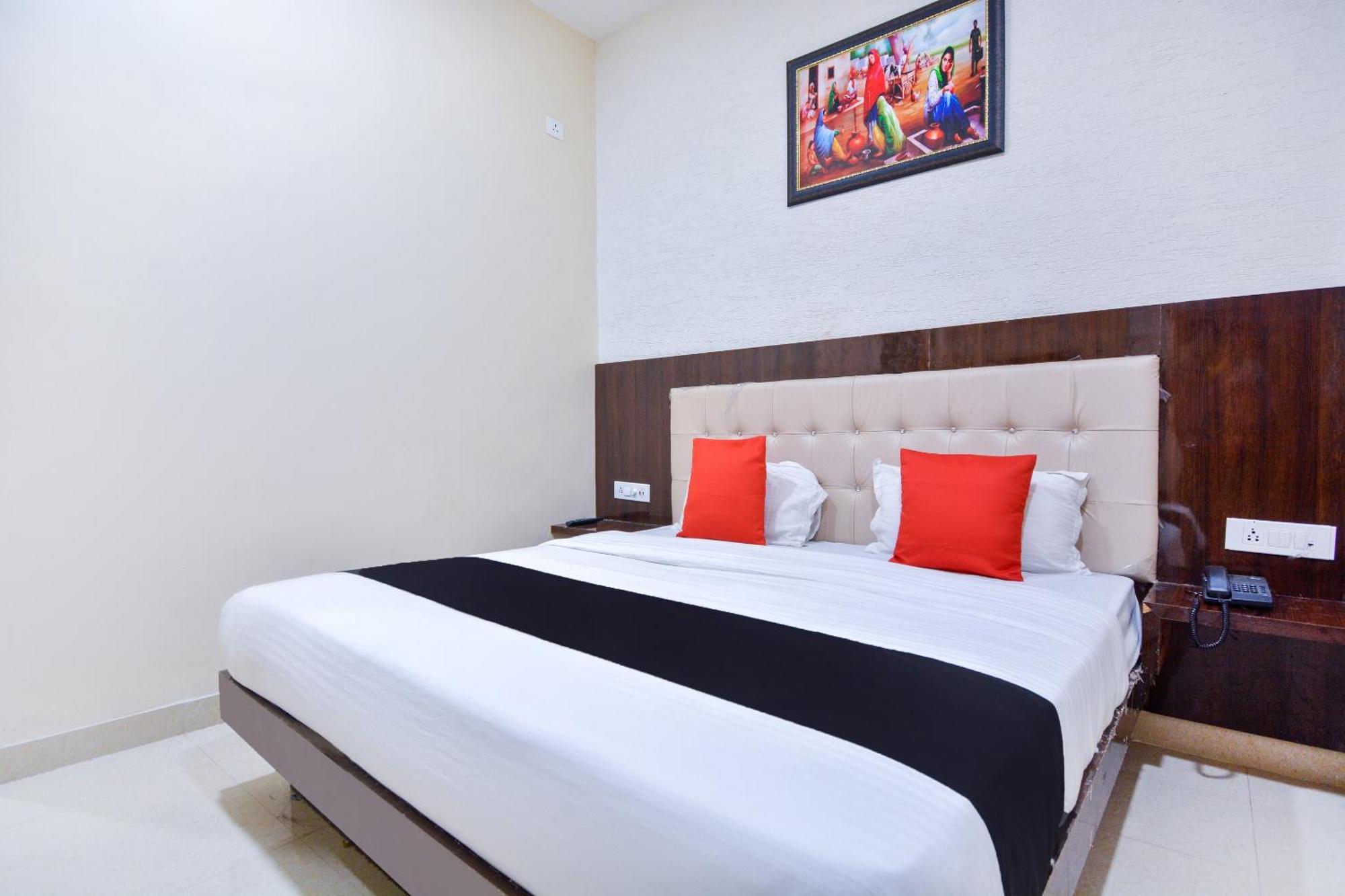 Capital O Moments Inn Amritsar Ngoại thất bức ảnh