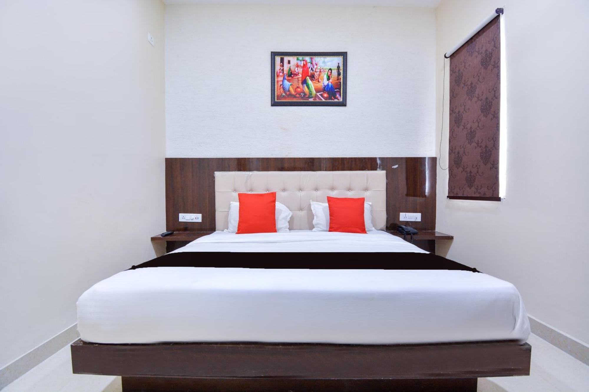 Capital O Moments Inn Amritsar Ngoại thất bức ảnh
