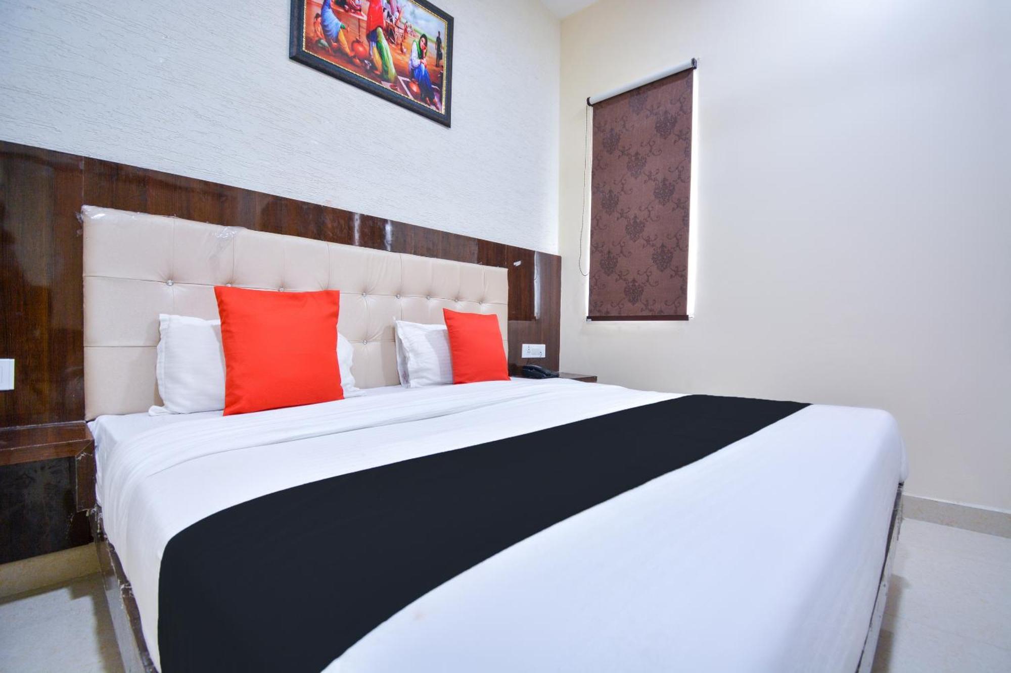 Capital O Moments Inn Amritsar Ngoại thất bức ảnh