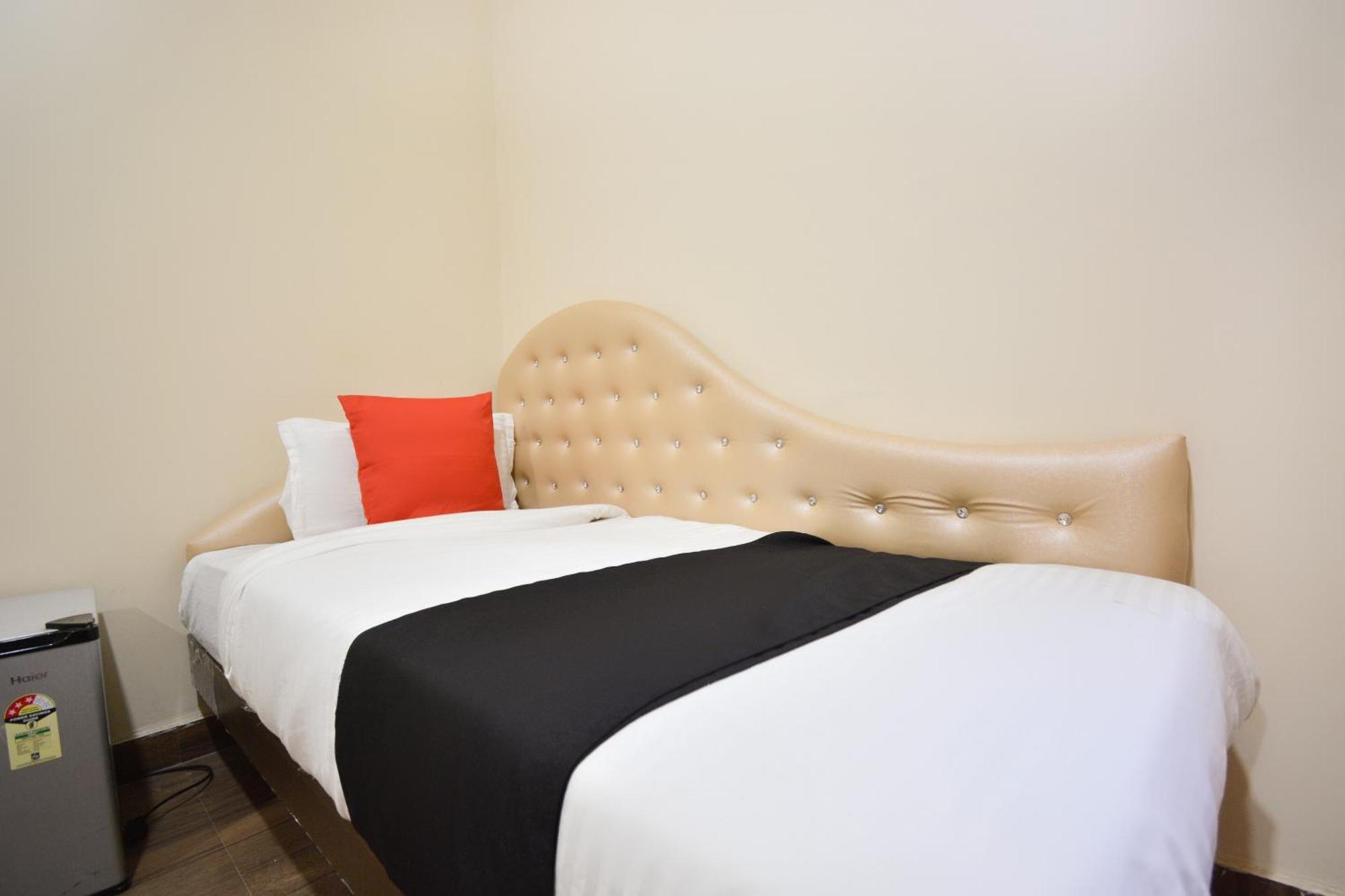 Capital O Moments Inn Amritsar Ngoại thất bức ảnh