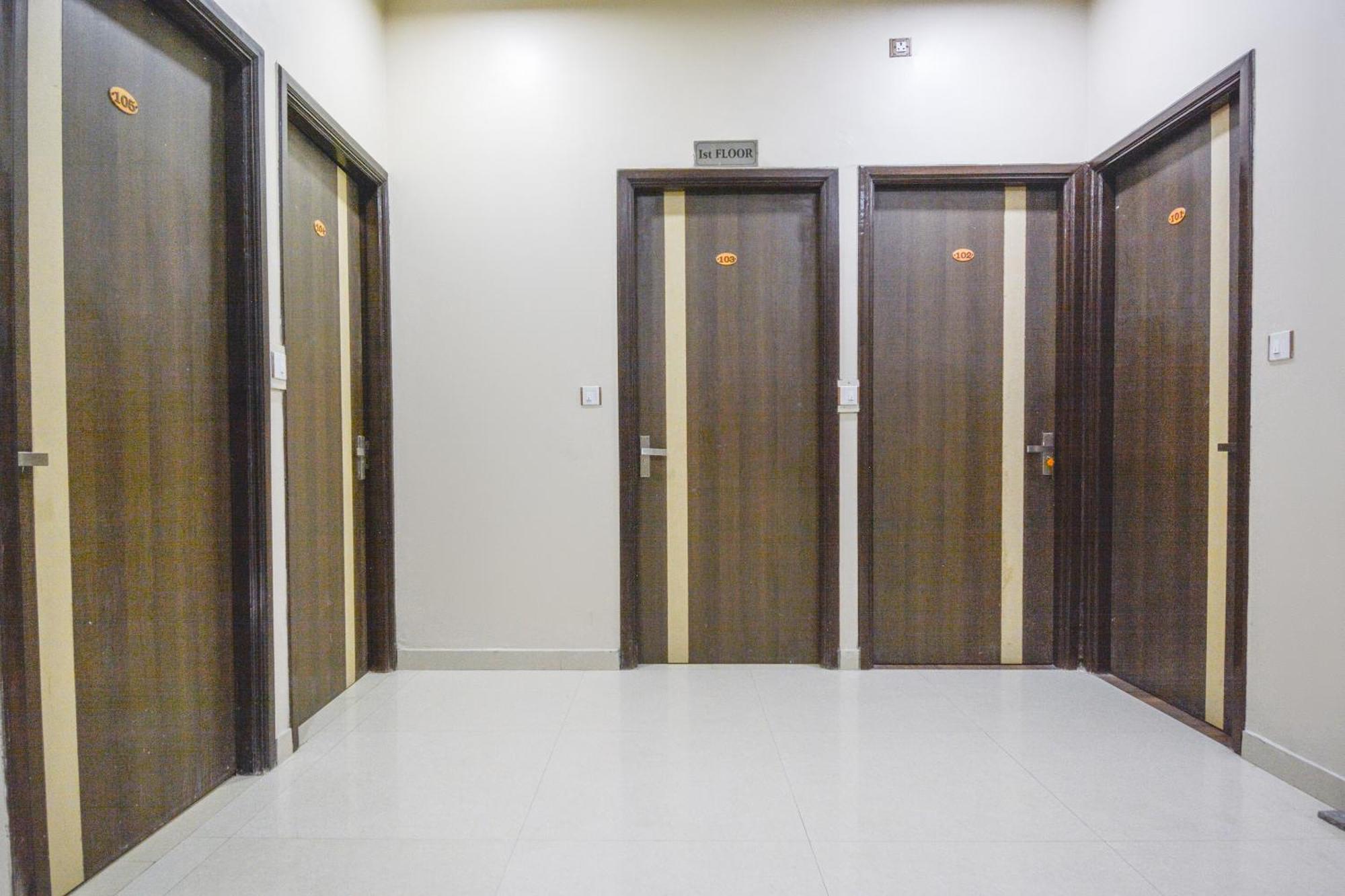 Capital O Moments Inn Amritsar Ngoại thất bức ảnh