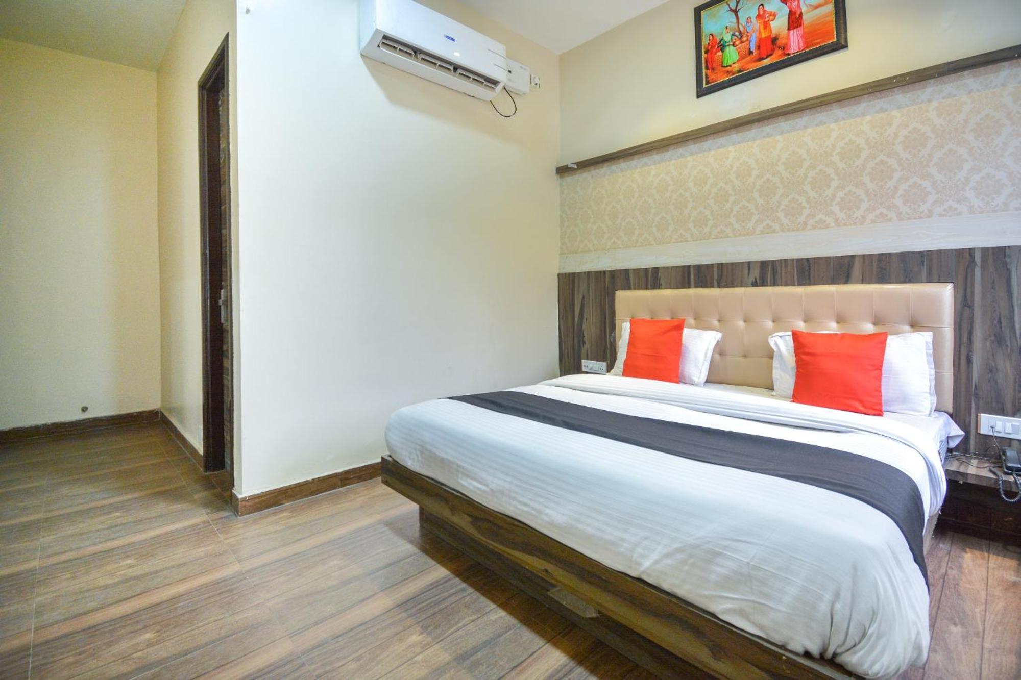 Capital O Moments Inn Amritsar Ngoại thất bức ảnh