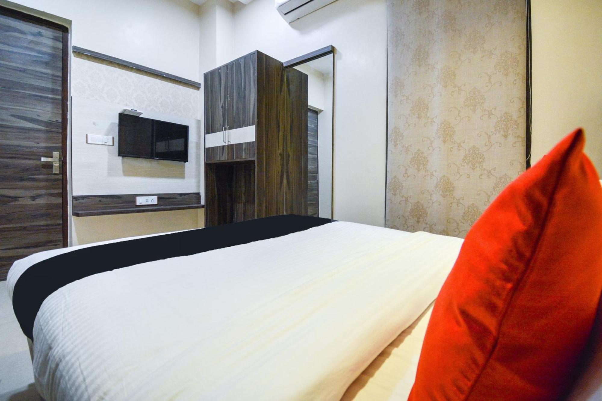 Capital O Moments Inn Amritsar Ngoại thất bức ảnh