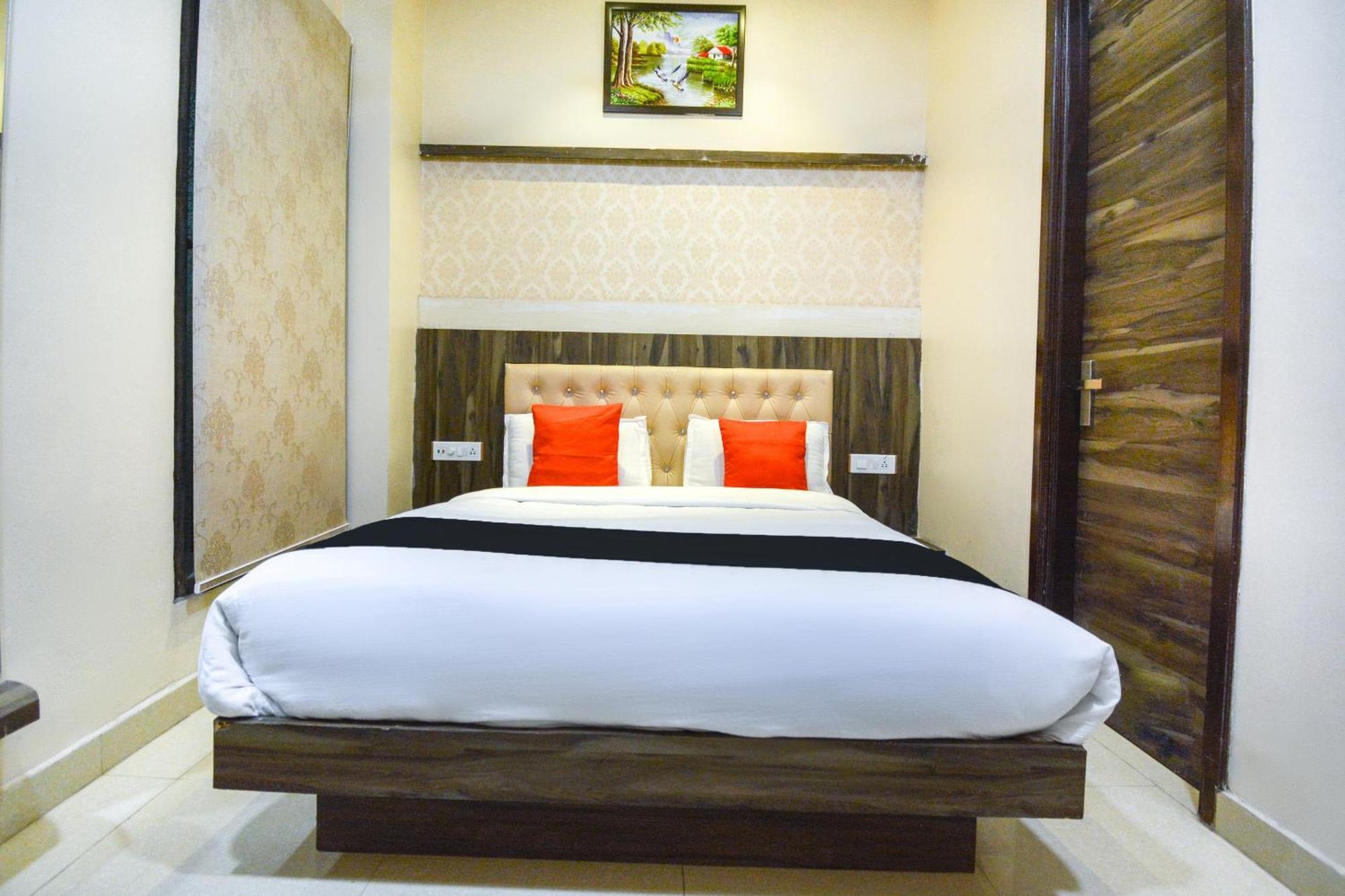 Capital O Moments Inn Amritsar Ngoại thất bức ảnh